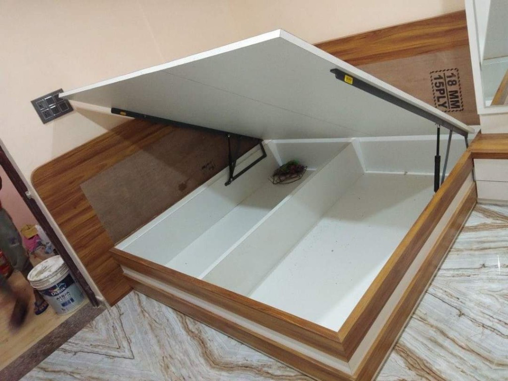 Hydraulic Storage Lift Mechanism