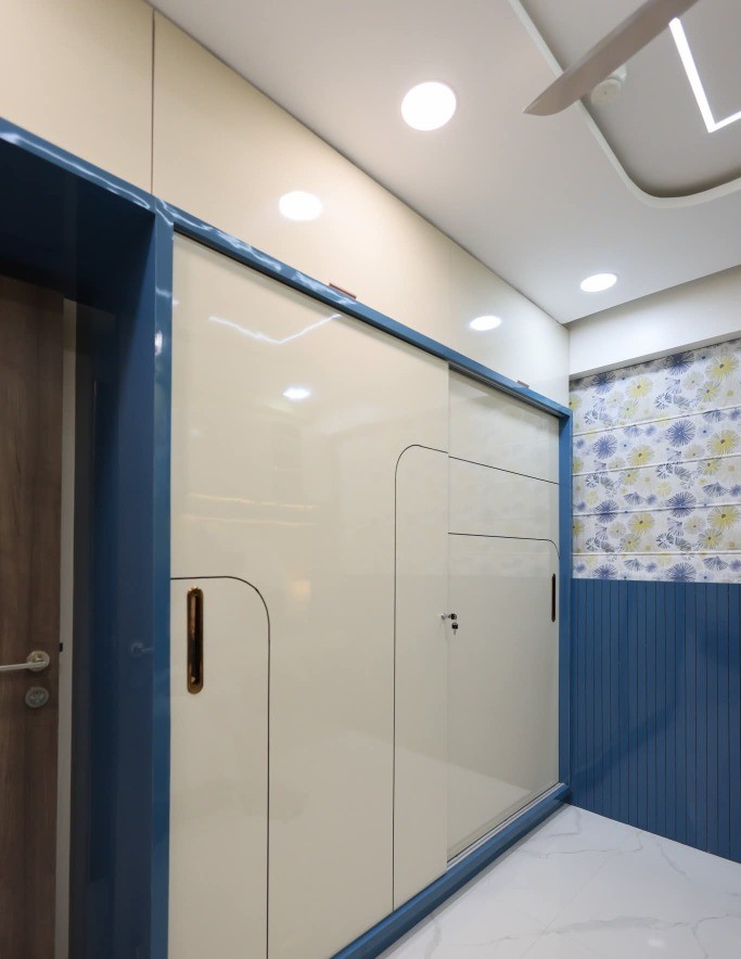 Cream & Blue Gloss Sliding